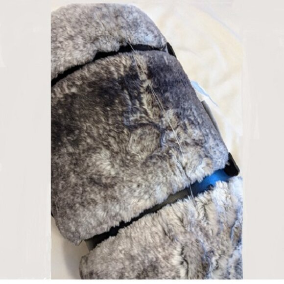 Mon Chateau Luxury Faux Fur Throw, Reversible Grey 60" x 70" + Carry sack - New - Picture 6 of 16